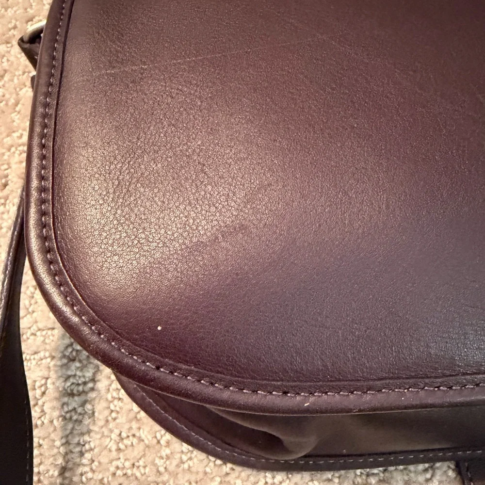 Vintage eggplant coach city bag Classic Leather Crossbody Bag in aubergine - Picture 15 of 15